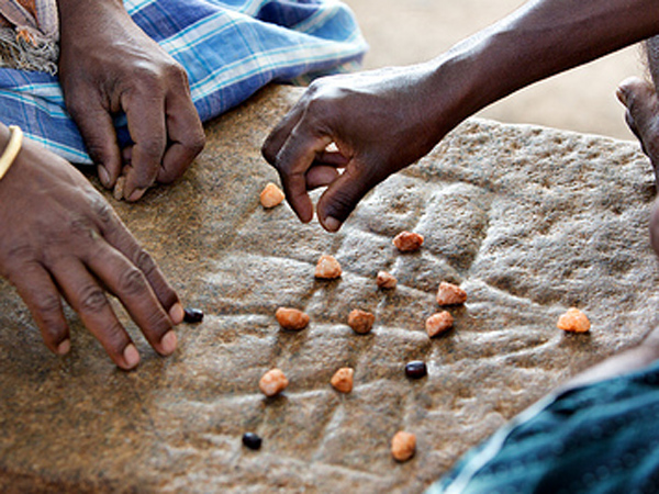 தாயம் ஆடுபுலி ஆட்டம் 