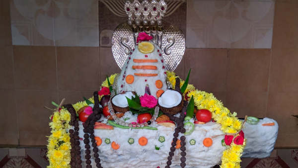 சிவன் ராகு கேதுவிற்கு அபிஷேகம்