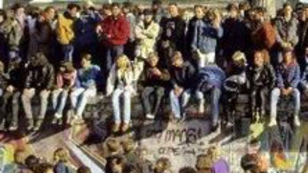 ஜெர்மனியை பிரித்த சுவர் இடிப்பு 