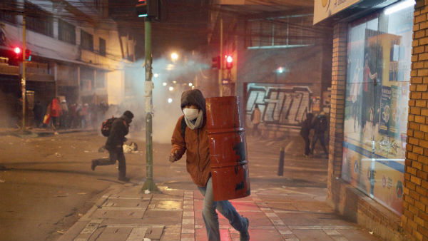 வலுக்கட்டாயமாக முடி கட் 