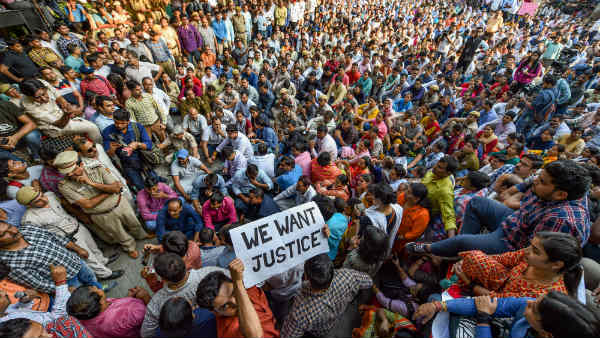 delhi Police family also participate protest outside of Police Headquarters in delhi delhi Police family also participate protest outside of Police Headquarters in delhi