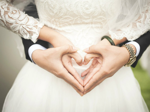 மனம் மாறும் காதலர்கள்