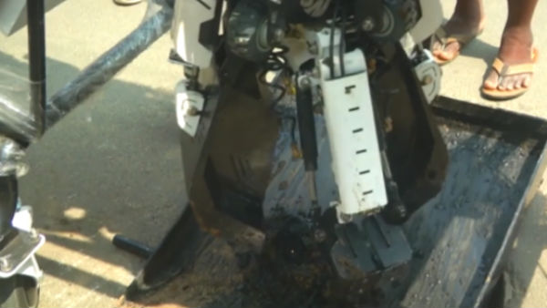 சுத்தம் செய்கிறது 