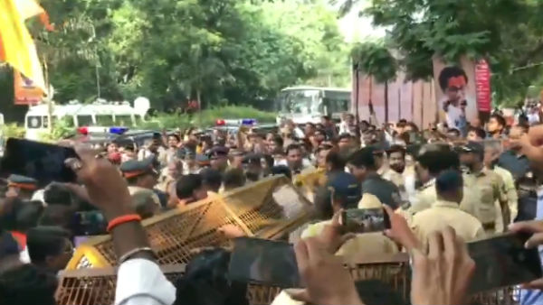 மொத்தமாக உடைந்துள்ளது மொத்தமாக உடைந்துள்ளது