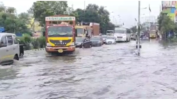 Rain water on both sides of the Chennai-Trichy highway leads traffic jam 