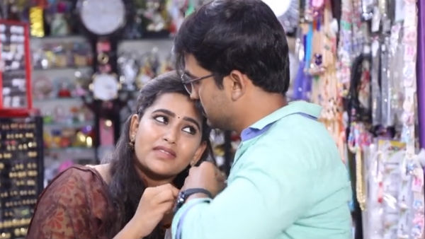 ஜனங்க முன்னால் 