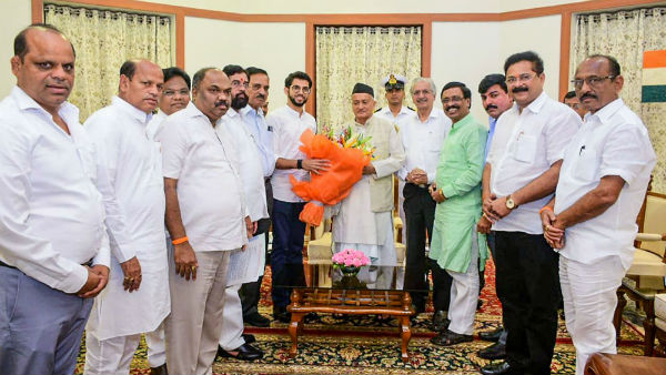 ஆளுநரை சந்திக்கின்றனர் ஆளுநரை சந்திக்கின்றனர்