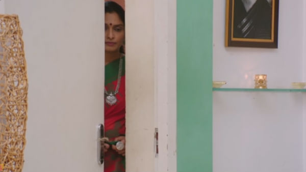 வீட்டில் நடிப்பு 