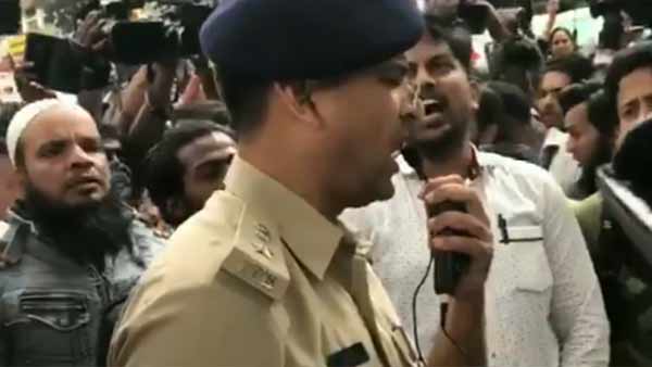 டவுன் ஹால் 