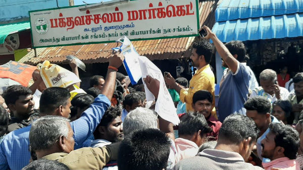 At a shop in Cuddalore, 1 kg of onions are sold for Rs 20. 