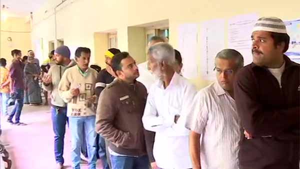 இன்று வாக்கு பதிவு 