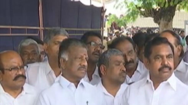 அமைச்சர்களுடன் ஆய்வு அமைச்சர்களுடன் ஆய்வு