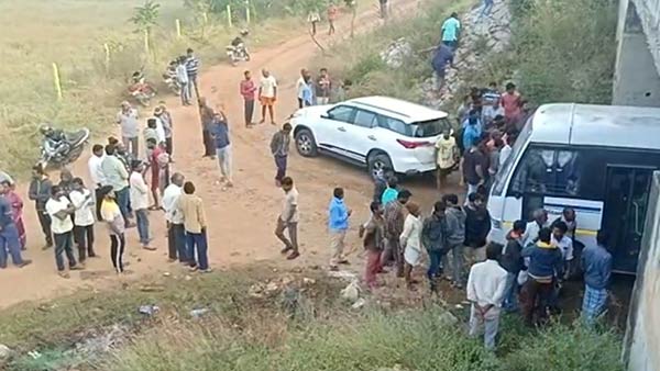 கையில் விலங்கு கையில் விலங்கு