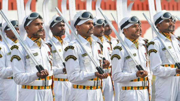 படைக்குள்ளே ஜோடி 