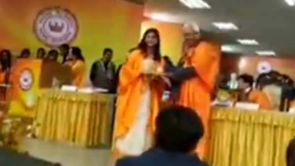 மாணவி ரபீஹா 