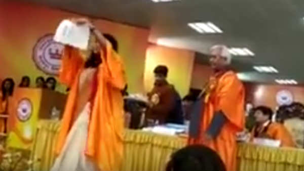 சட்ட நகல் கிழிப்பு 