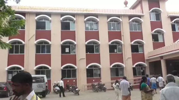 Court staff came to confiscate the Karur railway station 