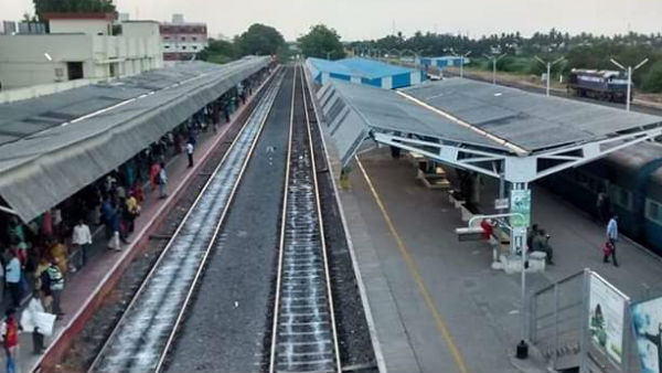 Court staff came to confiscate the Karur railway station 