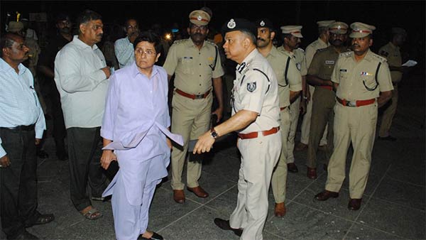 Chief Minister Narayanasamy has warned Kiran bedi to stop the rival government 