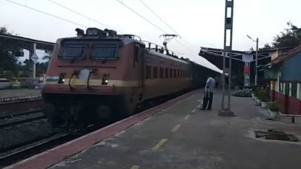 Four people from the same family in Kodai road commits suicide by jumping in front of a train. 
