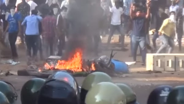 காவல் நிலையத்தை நெருங்கிய கும்பல் 