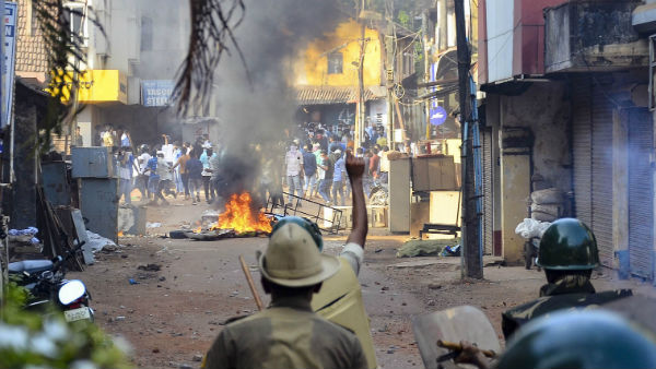 Many Malayalee reporters has been detained in Mangaluru 
