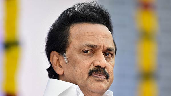 சுவர் இடிந்து விழுந்து 17 பேர் பலி 