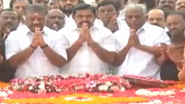 சீனியர் நிர்வாகி 