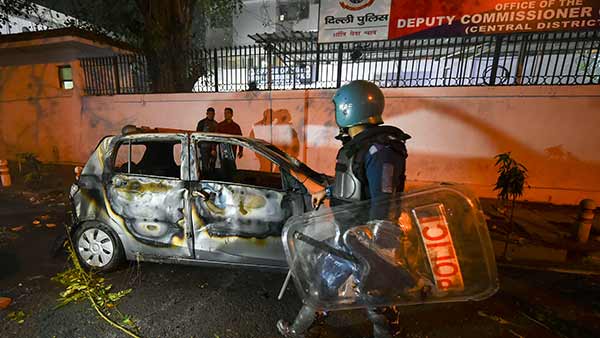 மாணவர்களை ஒடுக்கக் கூடாது மாணவர்களை ஒடுக்கக் கூடாது