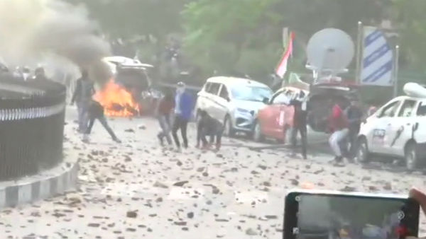 வாரணாசியில் தடியடி 