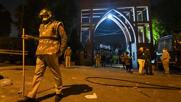 மாணவர்கள் பிடிவாதம் 