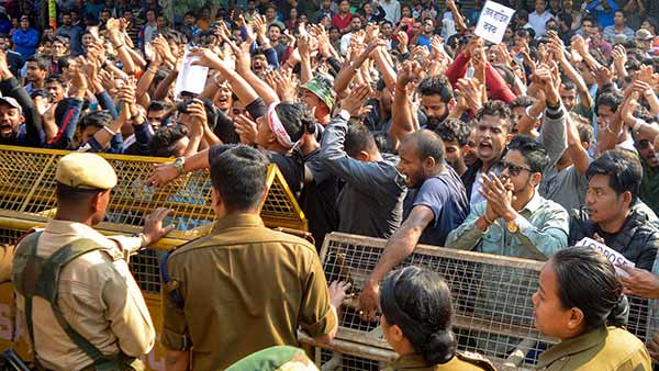 யார் செய்கிறார்கள் 