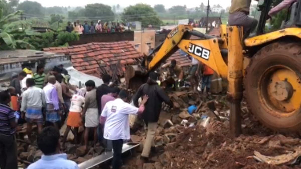 உறவினர் வீட்டில் 