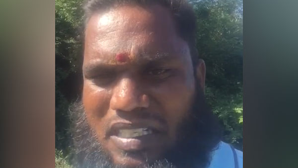 மிரட்டுறாங்க 