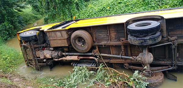school bus falls in roadside canal near trichy 