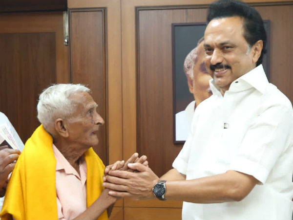 போட்டோவுக்கு போஸ் 