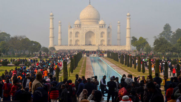 சுற்றுலா பயணிகள் 