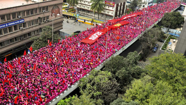 Accredited Social Health Activists (ASHAs) stage protest rally in Bengaluru with Pink saree 