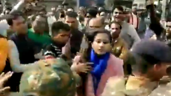 எங்களை தாக்கினார்கள் 