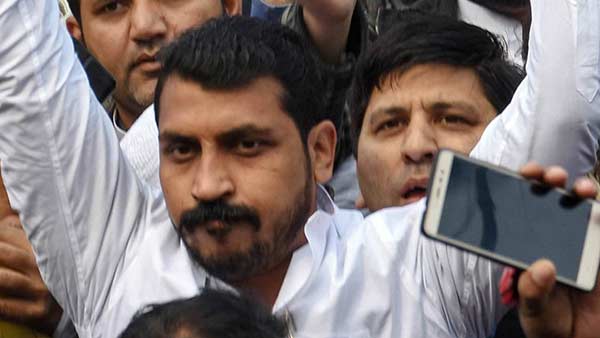 எங்கள் பிணம் 