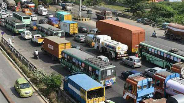 Pongal Holidays: Heavy traffic at Trichy - Chennai Highway Pongal Holidays: Heavy traffic at Trichy - Chennai Highway