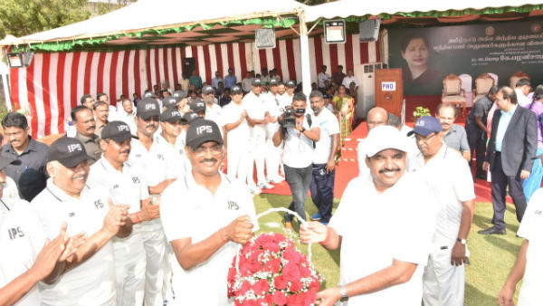 மக்களையும் பாத்துக்கங்க 