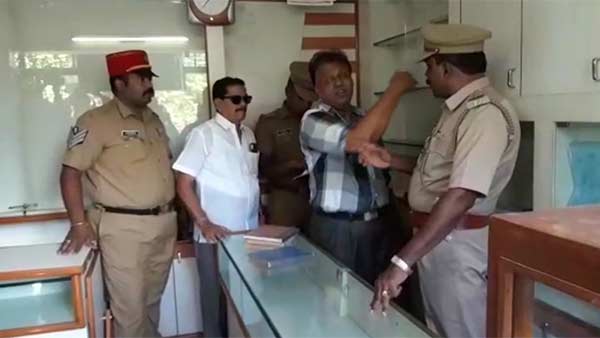 jewelery pawn shop locks have been stirred by mysterious persons robbing two and half crore rupees of gold and silver 