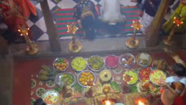 ஹோமம் வளர்க்கையில் 