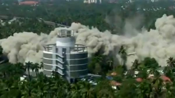  வேடிக்கை பார்த்த மக்கள்