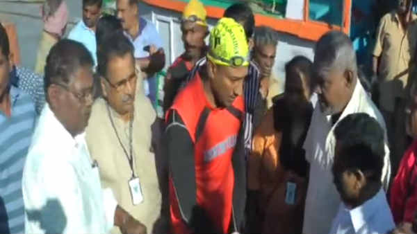 kerala youth swimming record in kanyakumari sea