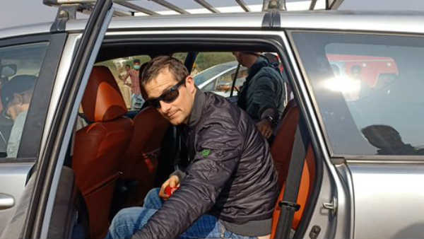 எங்கு நடக்கிறது 