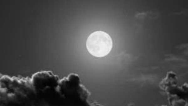 இருட்டு நிலா