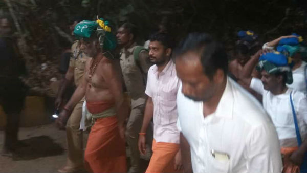  o paneerselvam Worship at sabarimala ayyappa with irumudi 