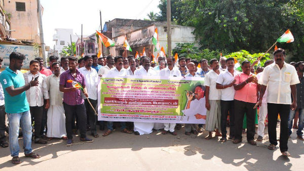 Congress mla dhanavelu protest against government 
